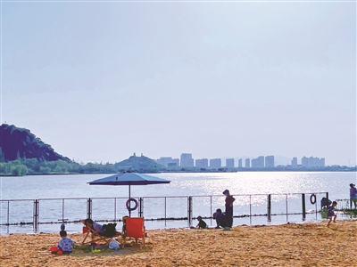 Go sunbathing at manmade beaches in Hangzhou