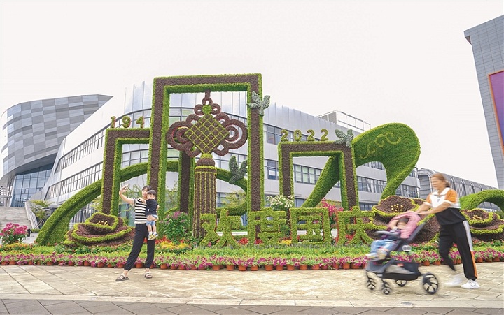 National Day fever sweeps across Hangzhou