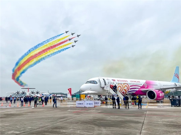 Asian Games colored plane debuts at Zhuhai aviation show