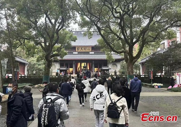 Zhang Yimou's new film brings 50,000 tourists to Yue Fei Temple in Hangzhou