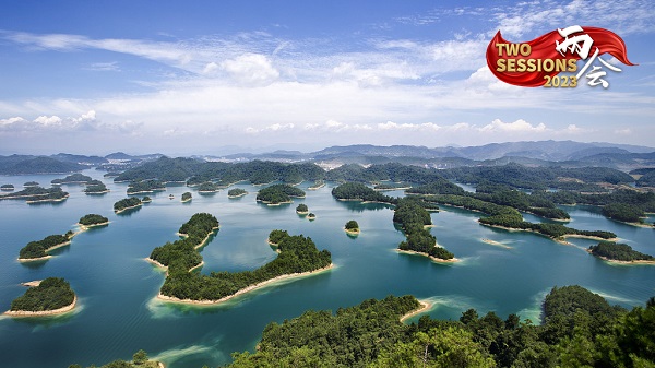 Enjoy the picturesque view of Qiandao Lake in Hangzhou