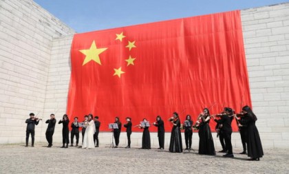 Flash mob celebrates 70th anniversary of China's founding 