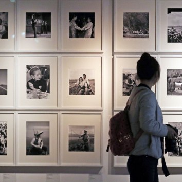 Photo exhibition marks 70th anniversary of modern China