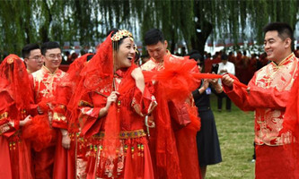20 Taiwan couples tie knot at Hangzhou West Lake