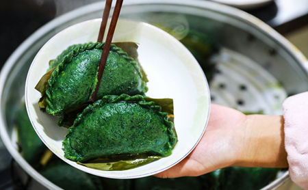 Green rice dumplings