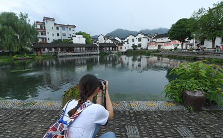 Young people from across the Straits build photographic ties in Hangzhou