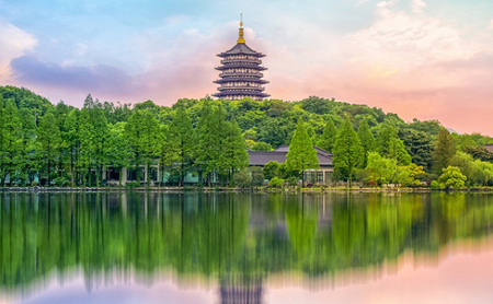 Hangzhou receives 1.8m tourists during Mid-Autumn Festival holiday