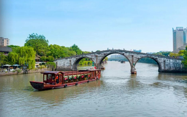 Hangzhou Asian Games historic and cultural experience centers: Grand Canal Cruise Ship