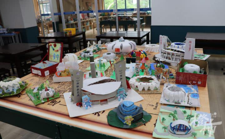 Students make venue models with recycled materials