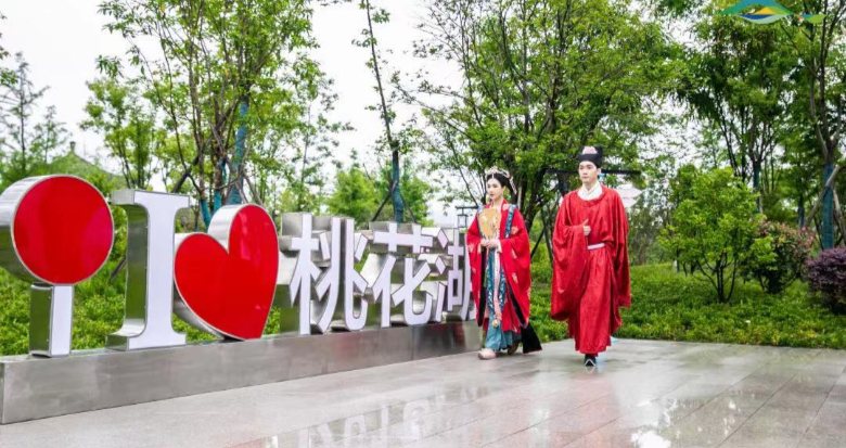 Love-themed park opens in Hangzhou