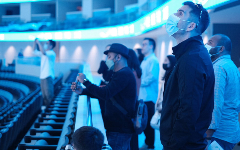 Expats marvel at Hangzhou's innovation through joyful trip