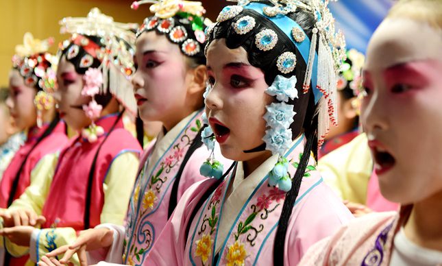社区举办“国学stylt”主题夏令营活动_副本.jpg