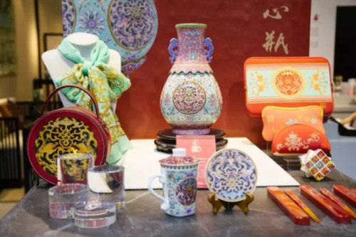 Traditional Chinese artworks from the National Museum of China are exhibited at the 2017 Hangzhou Cultural & Creative Industry Expo.jpg