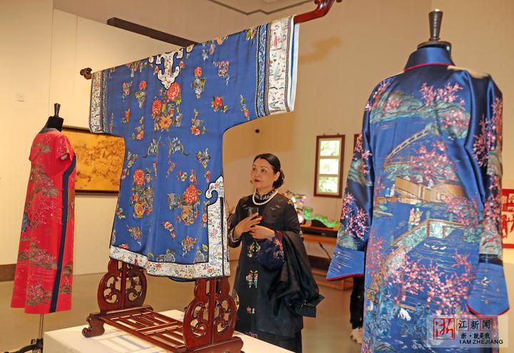 traditional chinese clothing.jpg
