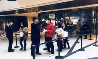 Hangzhou consumers get back to shopping after lengthy delay