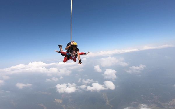 sky dive hangzhou.png