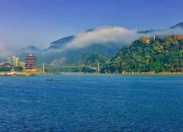 Tongjun mountain Hangzhou.jpg