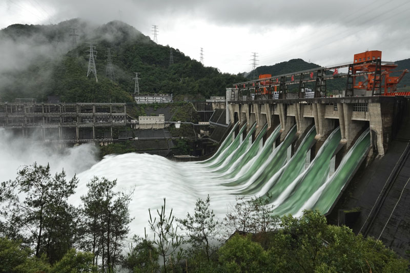 浙江杭州新安江水库首次开启九孔泄洪976310555416723471.jpg