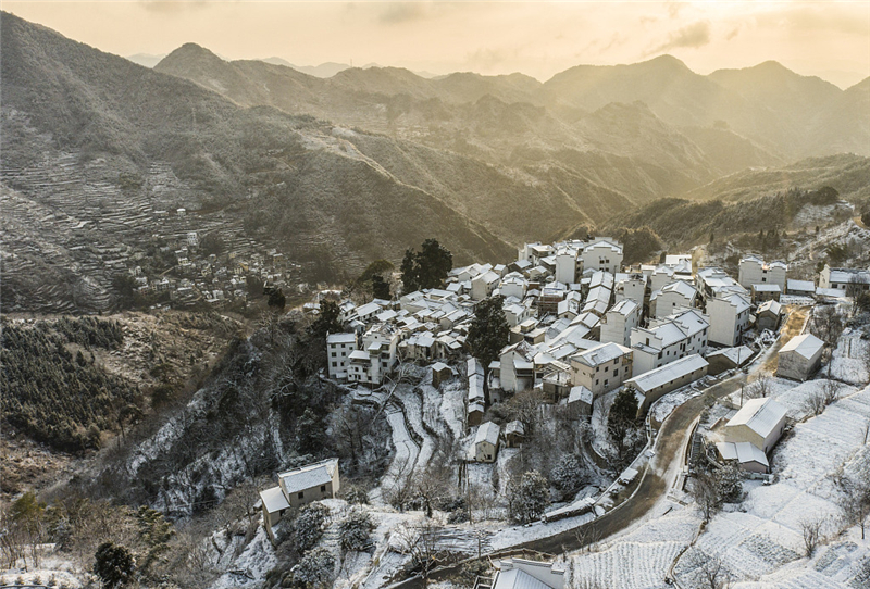 浙江淳安：雪后山村景色静谧VCG111312254632.jpg