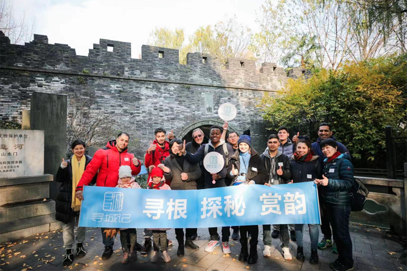 老外游杭州1.png