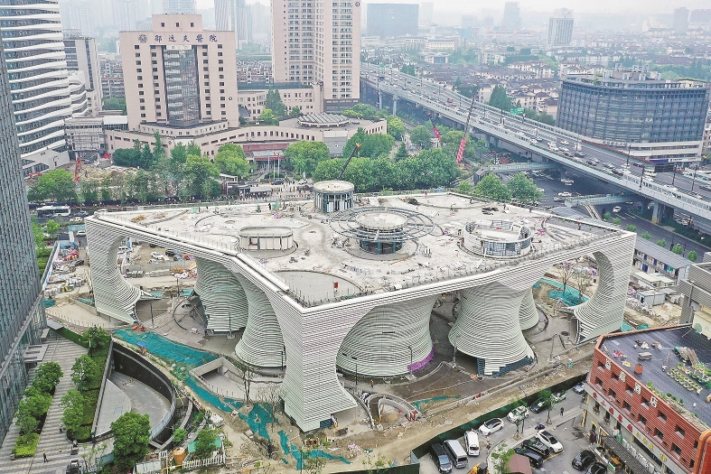 Futuristic parking lot takes shape in Hangzhou