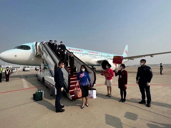 Zhejiang delegates to CPC national congress arrive in Beijing