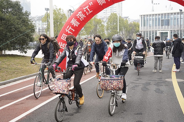 吉祥物骑车2.jpg