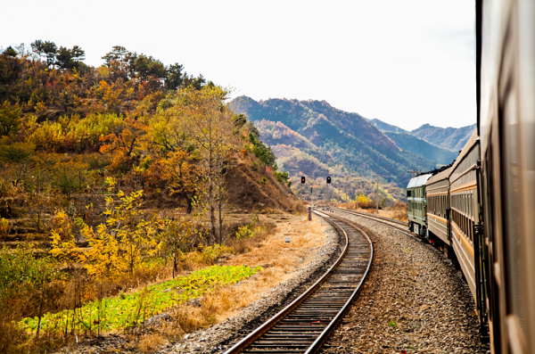 Chartered train for trans-provincial railway tourism departs from Hangzhou