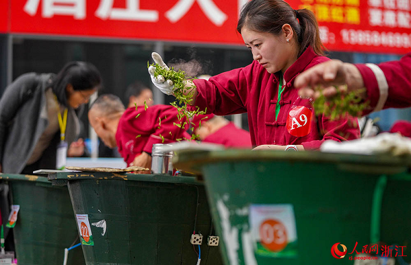 Traditional tea processing techniques well inherited in China