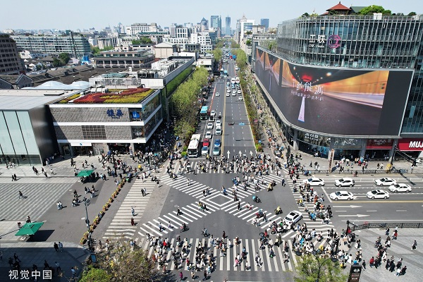 X-shaped crosswalk in Hangzhou