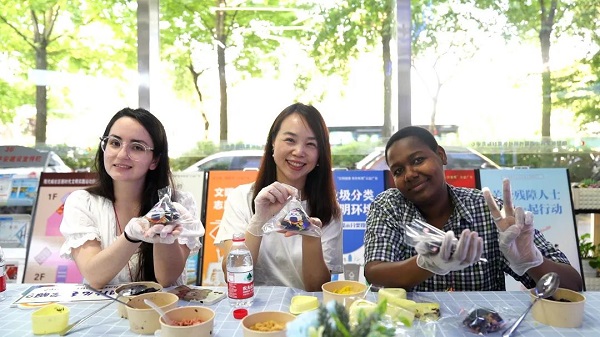 Chinese, foreigners celebrate Start of Summer in Gongshu