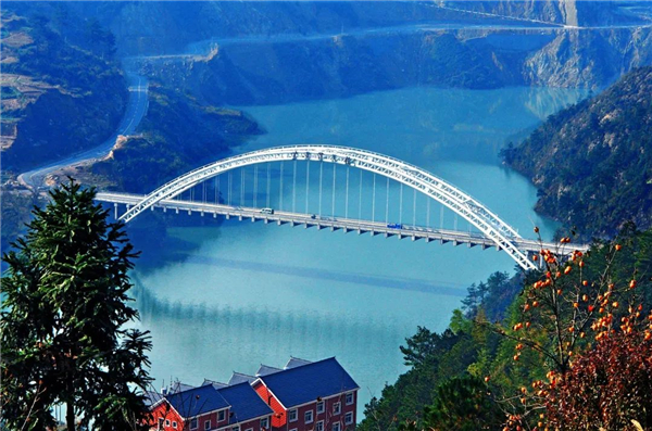 Traveling over the bridges of Lin'an