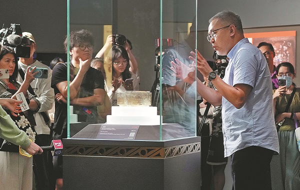 Relics of early Chinese civilization put on display in Shanghai