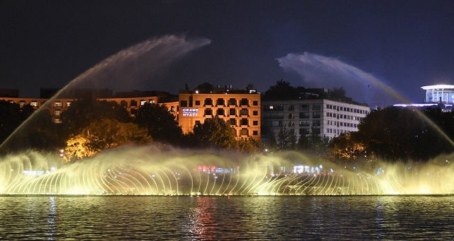 West Lake musical fountain show resumes after 3-year hiatus
