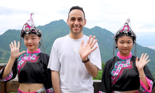 Foreign teacher, Hangzhou students capture picturesque countryside