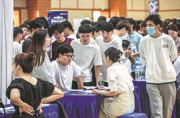 NGOs, industry groups give job seekers a helping hand