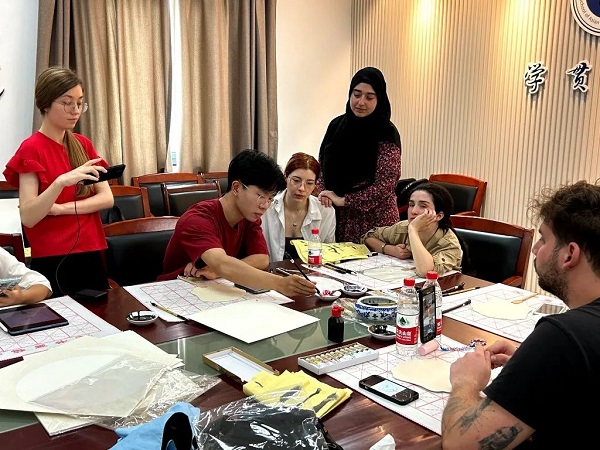 Turkish students enjoy cultural exploration in Hangzhou