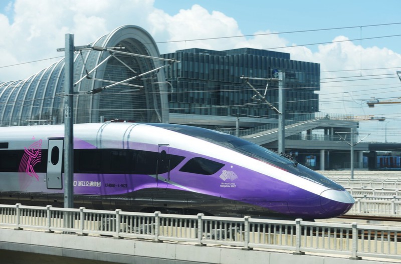 Smart bullet train unveiled for Hangzhou Asian Games