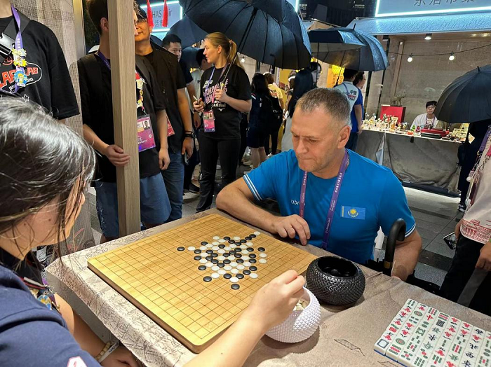 Foreign athletes show interest in Chinese language at Asian Games Village