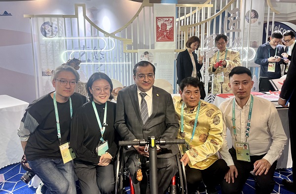 APC family feels at home in Hangzhou