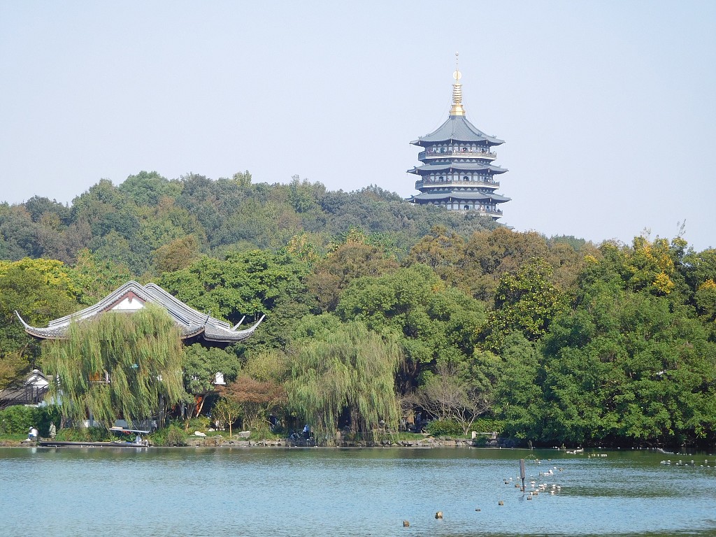 The autumn splendor of Hangzhou's West Lake