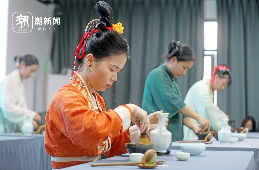 Hangzhou experiences game of Chinese tea