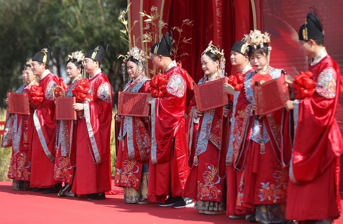 Collective wedding and call for wedding customs reform in Hangzhou