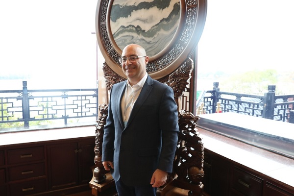 Discovering the flavor of Zhejiang cuisine: Insights from US scholar Thomas Dubois