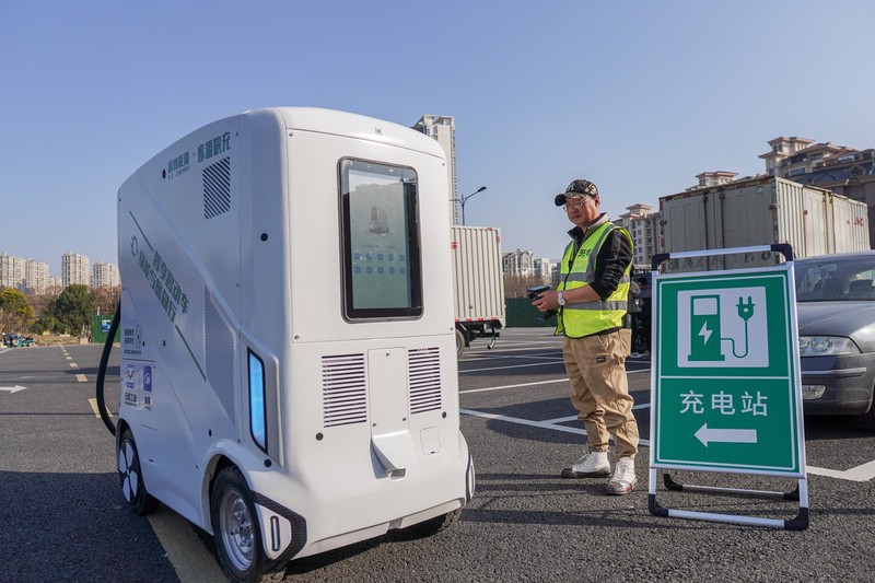 Mobile charging vehicles deployed in Hangzhou