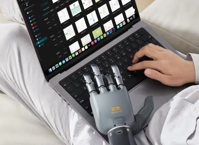 Mind-controlled bionic hands with Hangzhou wisdom enhance daily life
