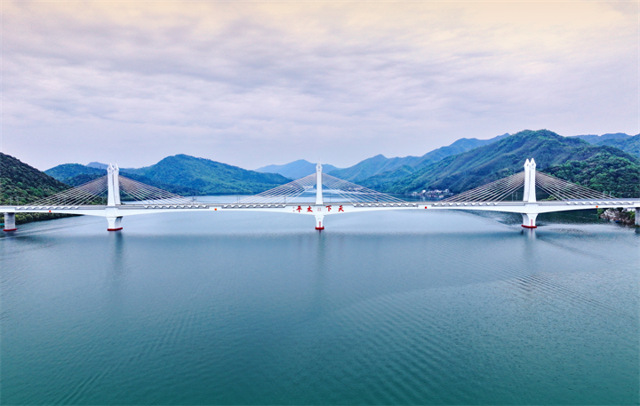 New high-speed railway offers direct access from Hangzhou to Yellow Mountain