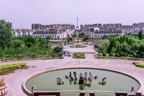 Travel to Tianducheng, get lost in Paris