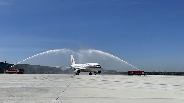 Hangzhou Airport adds five new jet bridges, enhancing intl flight services