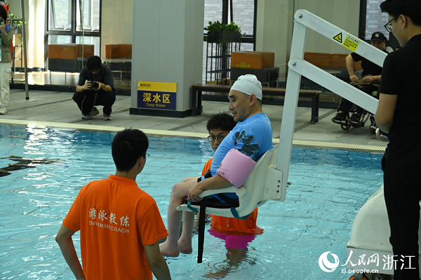 Urban barrier-free center benefits disabled to enjoy cultural and sports life